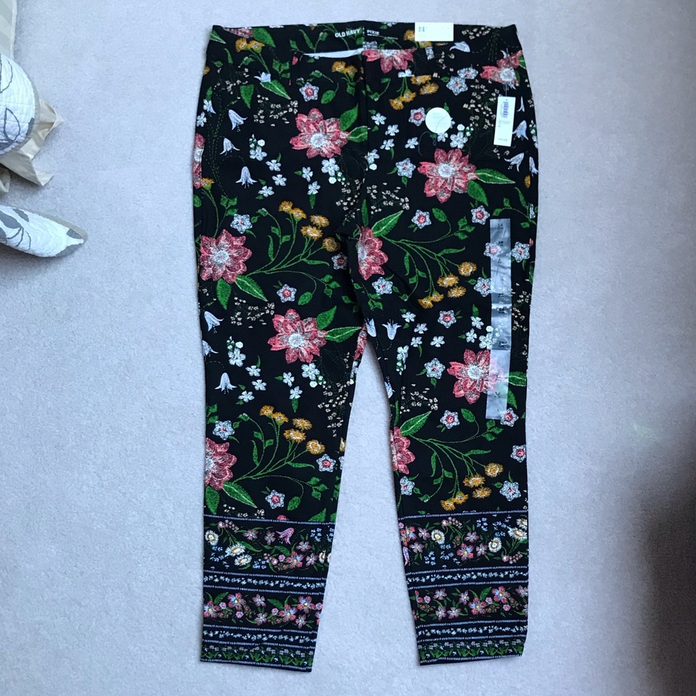 Women’s Old Navy Pixie Pant